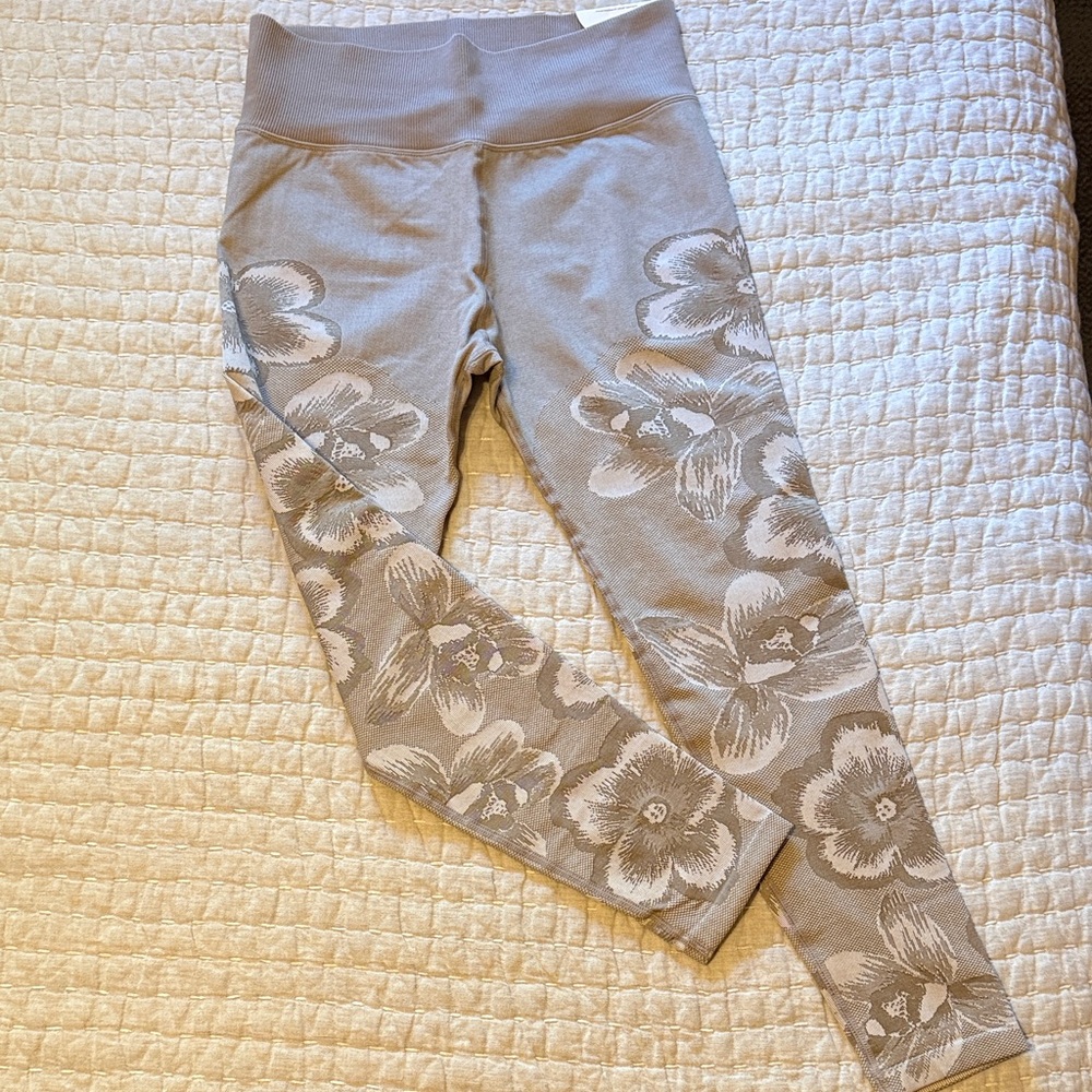 Offline by Aerie Floral Leggings - Light Taupe and White